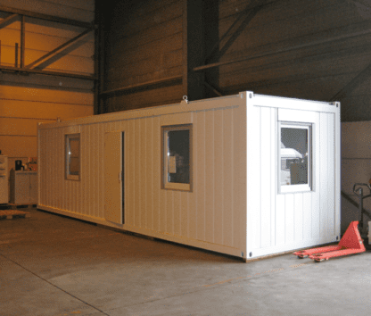 Nieuwe 30FT sanitair container met complete voorzieningen.