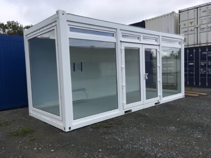 Showroom container in wit, ideaal voor exposities.